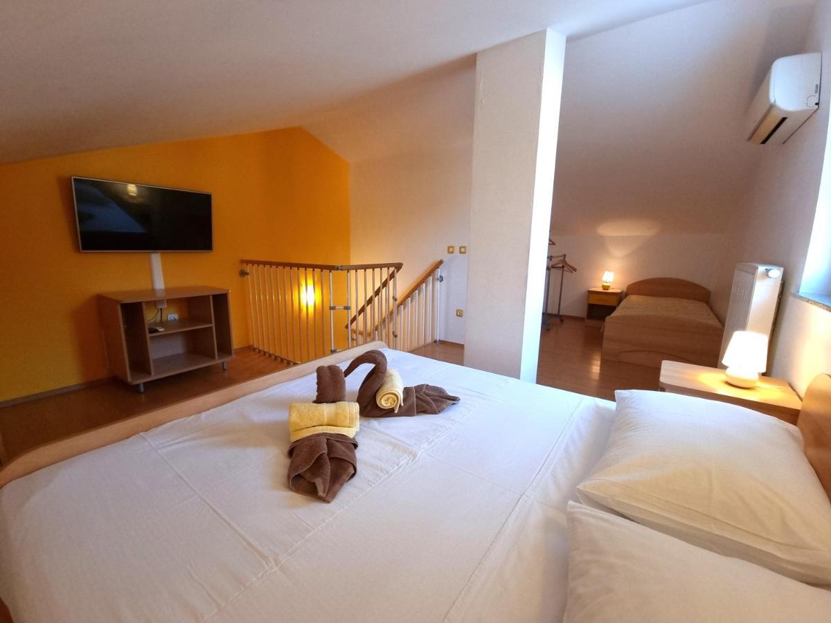 Apartments Kay Baška Eksteriør billede