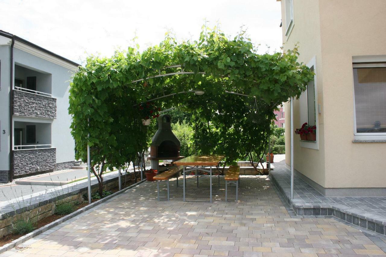 Apartments Kay Baška Eksteriør billede